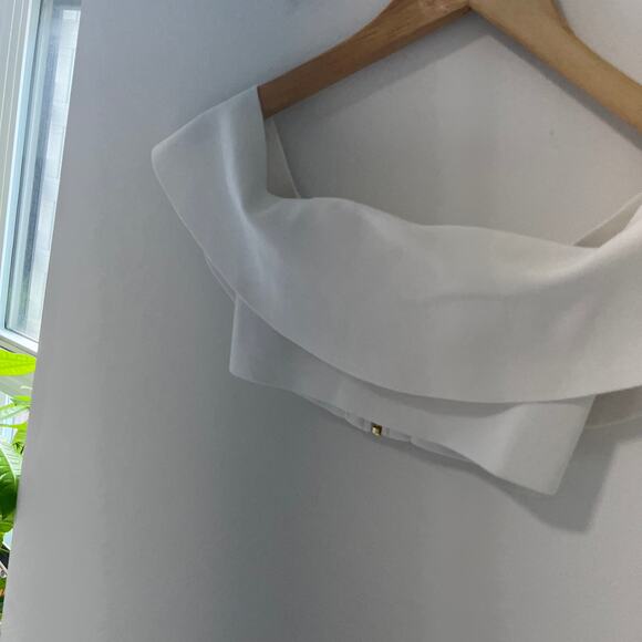 Aritzia Babaton White Off the Shoulder Crop Top Size Medium - Picture 4 of 5